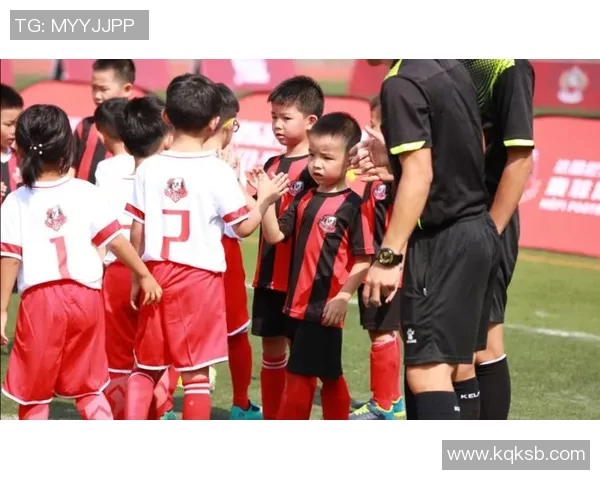 儿童足球球星主题服饰精选 激发孩子运动热情与球场梦想 儿童足球球星主题服饰精选 激发孩子运动热情与球场梦想