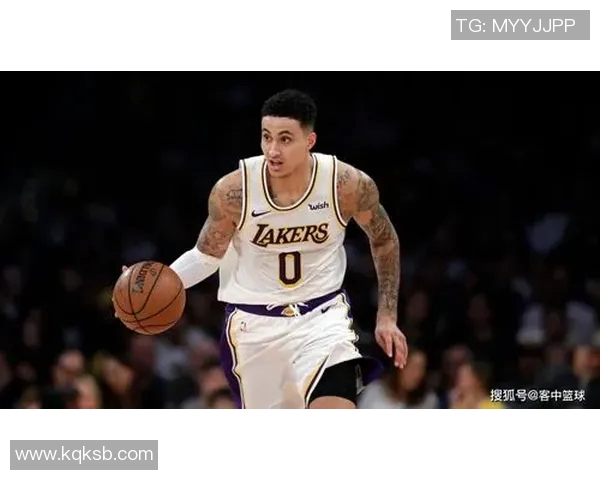 南美足球巨星深夜泡吧轰动全城引发球迷热议与媒体持续关注 南美足球巨星深夜泡吧轰动全城引发球迷热议与媒体持续关注