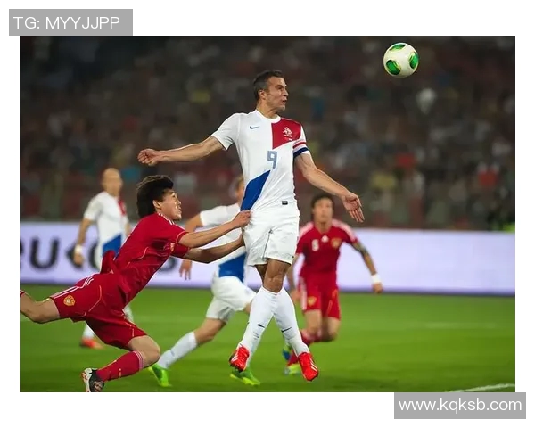 当足球巨星穿上军装展现力量与荣耀的别样风采 当足球巨星穿上军装展现力量与荣耀的别样风采